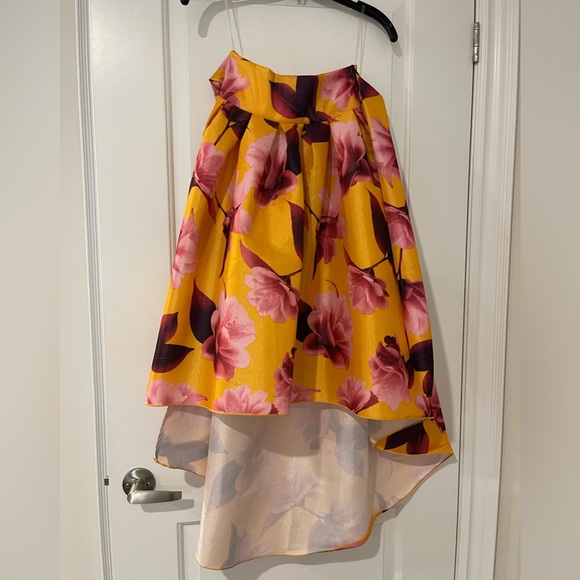 Never worn high waisted floral skirt. Size S. Tie bow front or back. Classy. - Picture 2 of 5